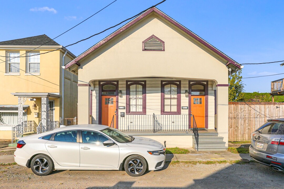 2120-2122 New Orleans St in New Orleans, LA - Building Photo