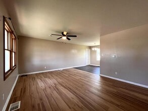 19 Swarens St in Hutchinson, KS - Foto de edificio - Building Photo