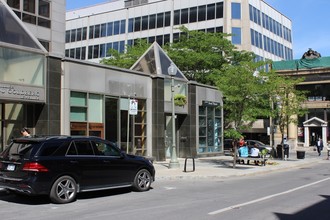 4175 Sainte-Catherine O in Westmount, QC - Building Photo - Building Photo