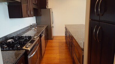 4810 N Lavergne Ave, Unit 401 in Chicago, IL - Building Photo - Building Photo