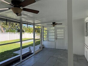 2400 N 57th Way in Hollywood, FL - Building Photo - Building Photo