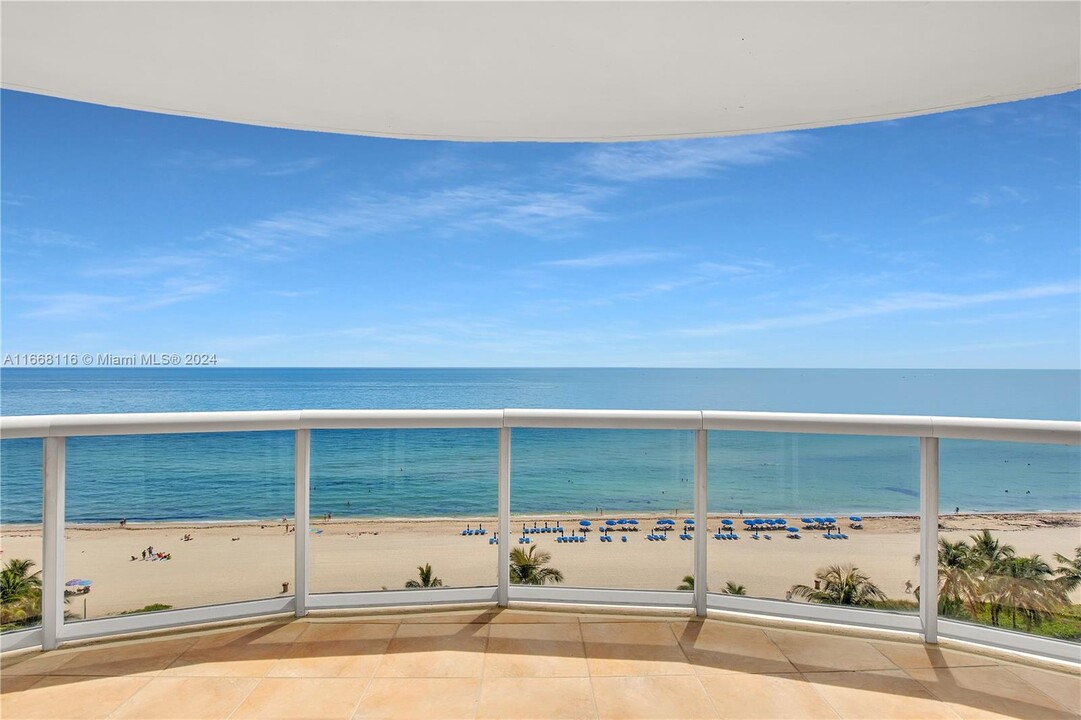 17555 Collins Ave, Unit 1107 in Sunny Isles Beach, FL - Building Photo