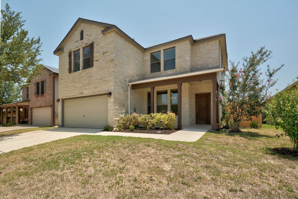 5704 Apple Orchard Ln in Austin, TX - Building Photo