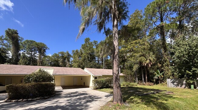 8075 W Homosassa Trail in Homosassa, FL - Building Photo - Building Photo