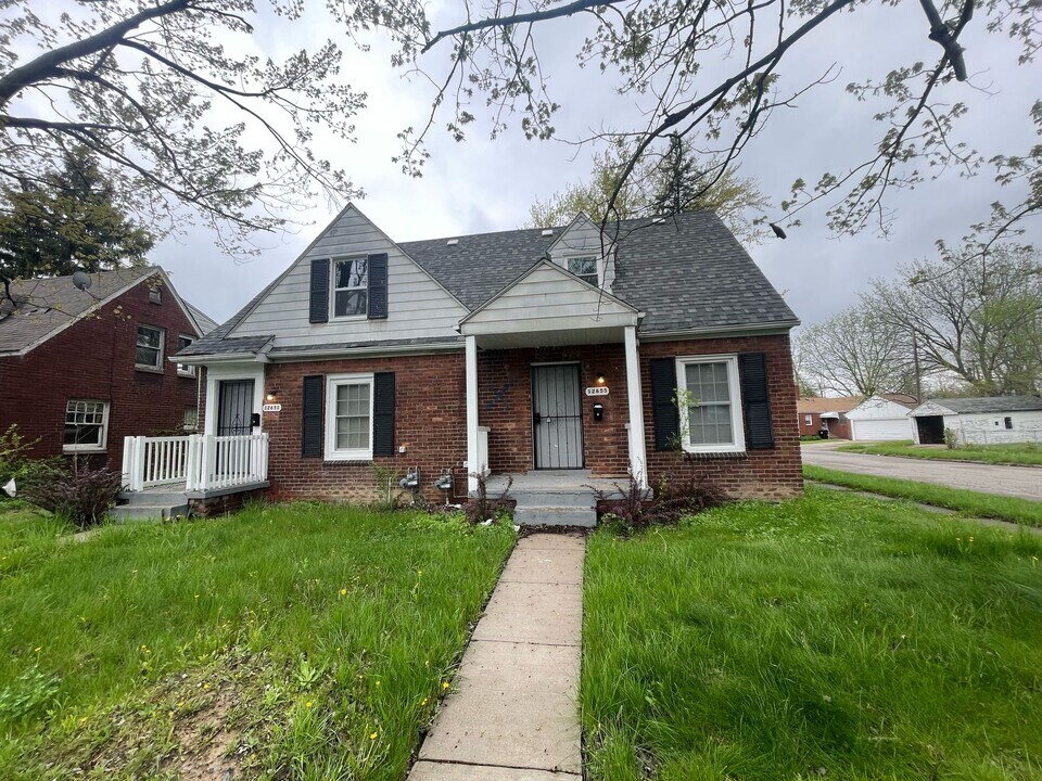 12655 Kelly Rd in Detroit, MI - Building Photo