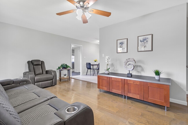 403 Arrowhead Trail in Carol Stream, IL - Building Photo - Building Photo