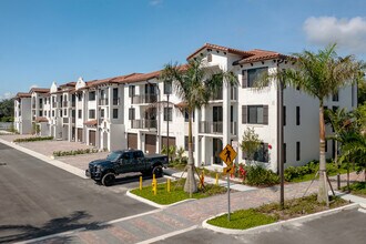 Vista Verde at Sunrise in Sunrise, FL - Foto de edificio - Building Photo