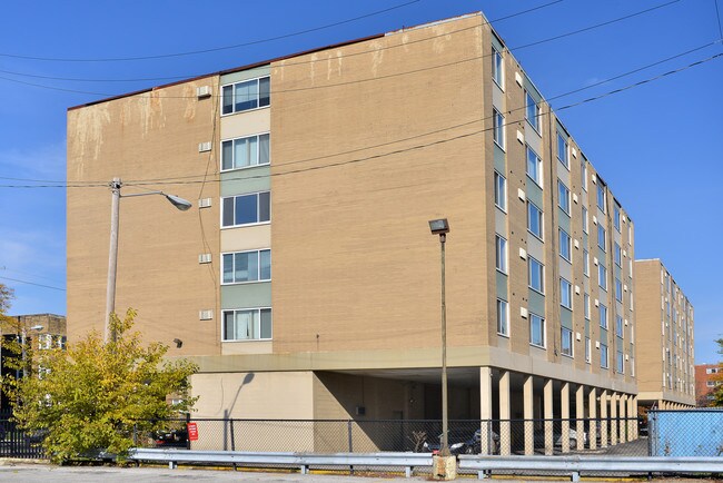 Shaker Square Towers in Cleveland, OH - Building Photo - Building Photo