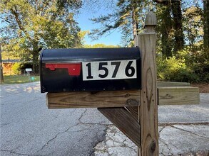 1576 Carolyn Dr SW in Stone Mountain, GA - Building Photo - Building Photo