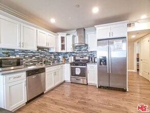 965 N Wilton Pl in Los Angeles, CA - Building Photo - Building Photo