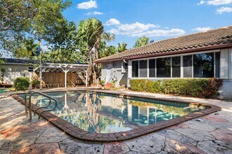 516 NE 23rd St in Wilton Manors, FL - Building Photo - Building Photo