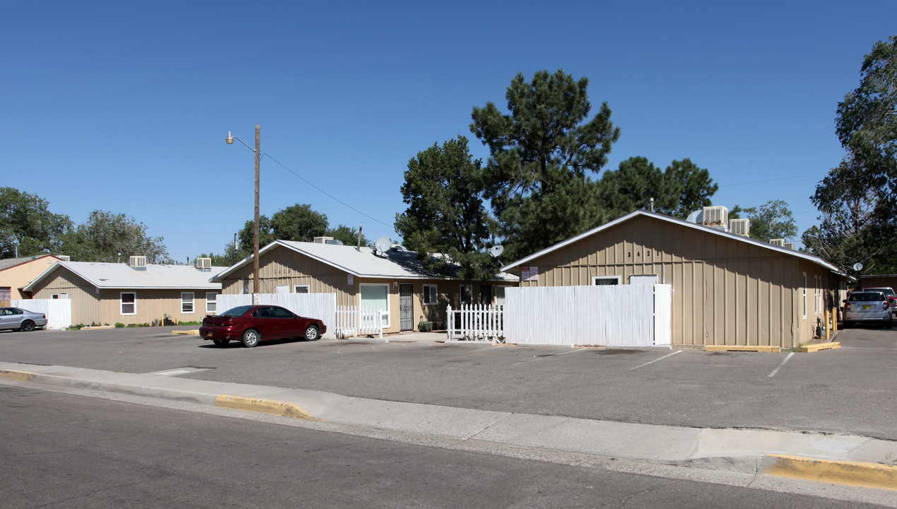 Crest Avenue Apartments in Albuquerque, NM - Building Photo