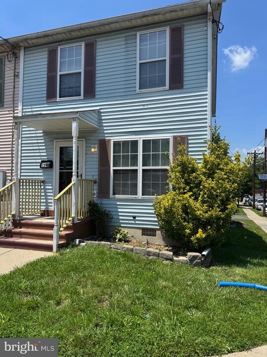 1590 E State St in Hamilton Township, NJ - Building Photo