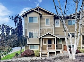 7329 Rainier Dr in Everett, WA - Building Photo