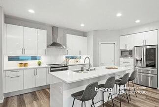 33352 Holly Ave SE in Black Diamond, WA - Foto de edificio - Building Photo