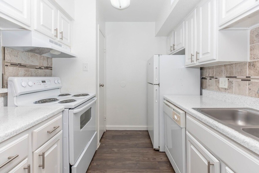 12335 Antoine Dr, Unit 1602 in Houston, TX - Building Photo