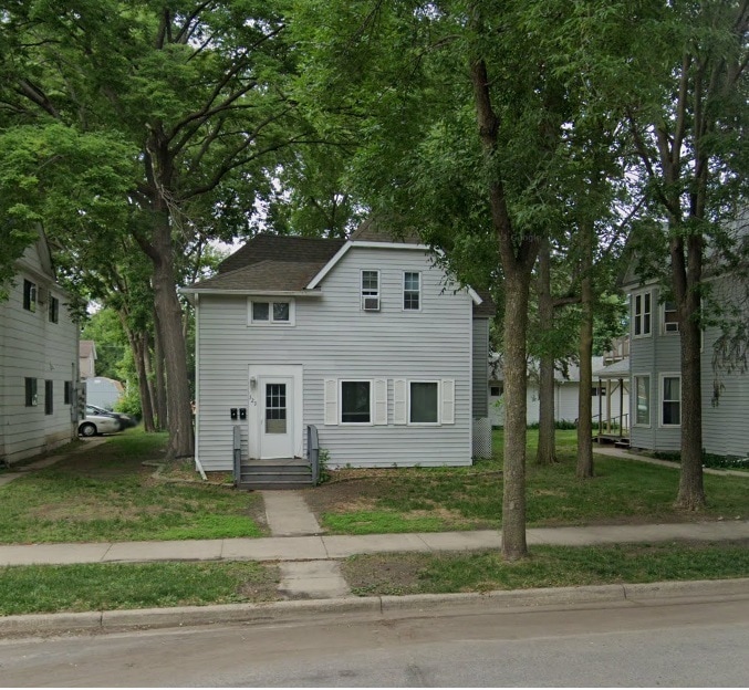 329 Belgrade Ave, Unit 2 in North Mankato, MN - Foto de edificio