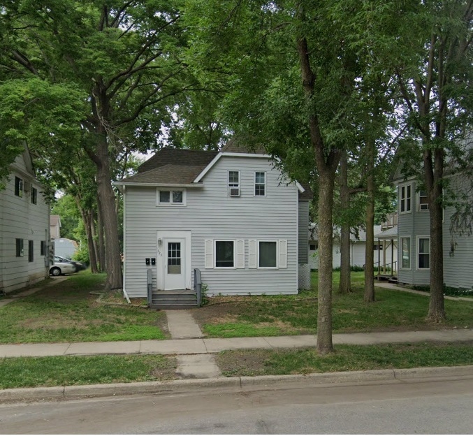 329 Belgrade Ave, Unit 1 in North Mankato, MN - Foto de edificio