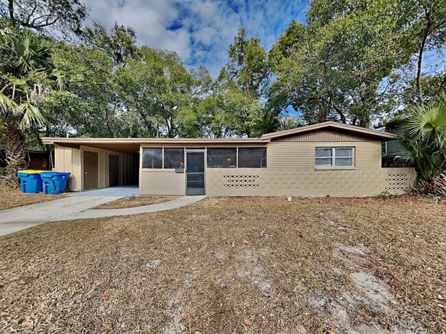 property at 7439 Stonehurst Rd N