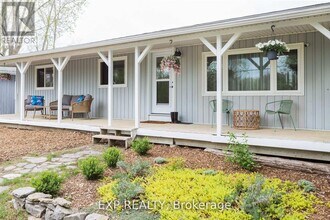825 County Rd 8 in Prince Edward, ON - Building Photo - Building Photo