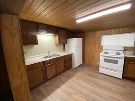 414 McCollum Dr, Unit 414 A