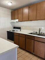 827 Kinau St, Unit D401 in Honolulu, HI - Building Photo