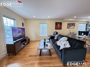 11 Higgins St in Boston, MA - Foto de edificio - Building Photo