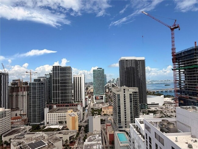 133 NE 2nd Ave in Miami, FL - Foto de edificio - Building Photo