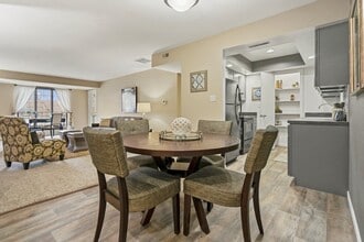 Canterbury Green in Fort Wayne, IN - Foto de edificio - Building Photo