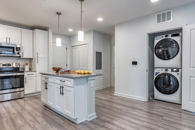 Lake Maggiore Apartments in St. Petersburg, FL - Foto de edificio - Interior Photo