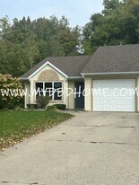 1528 Flagstone Dr in Fort Wayne, IN - Building Photo