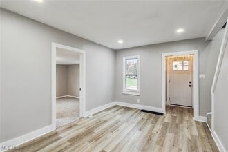 133 N Pearl St in Columbiana, OH - Building Photo - Building Photo