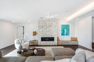 2700 Manhattan Ave-Unit -2700 Manhattan Ave #300 in Hermosa Beach, CA - Building Photo - Building Photo