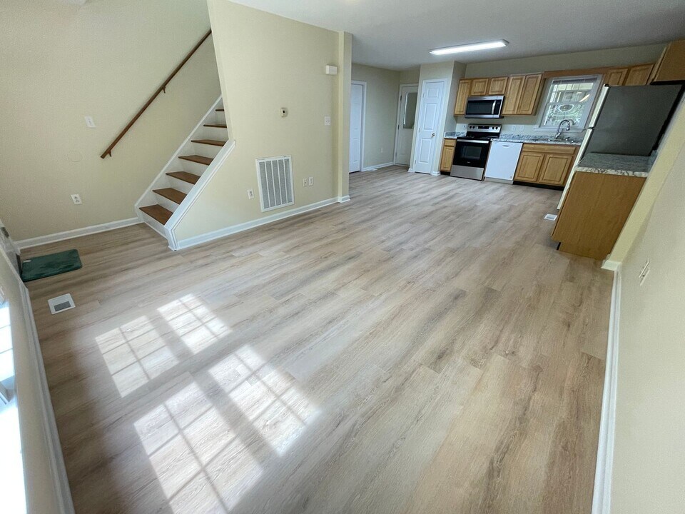 907-B N Greensboro St in Carrboro, NC - Building Photo