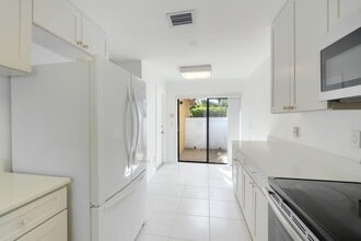 6090 Aloma Ln in Boca Raton, FL - Foto de edificio - Building Photo