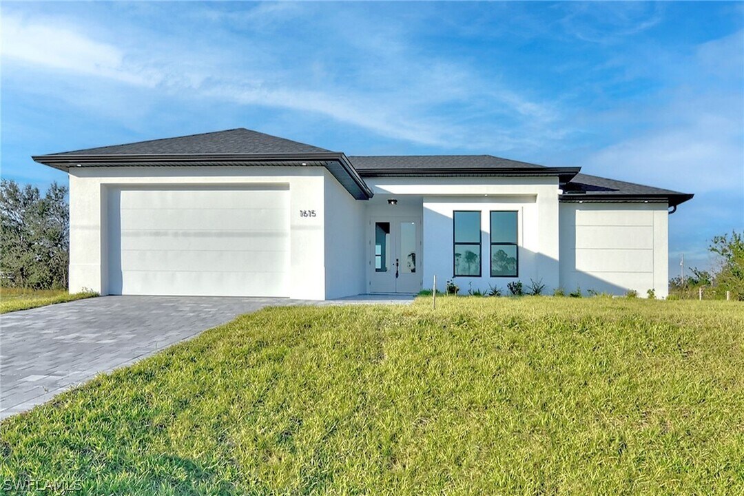 1908 NW 24th Ave in Cape Coral, FL - Building Photo