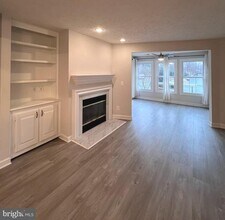 12005 Ridge Knoll Dr-Unit -409A in Fairfax, VA - Building Photo - Building Photo