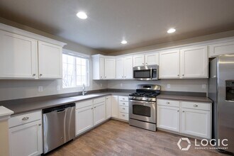 692 W Chase Ln in Centerville, UT - Building Photo - Building Photo