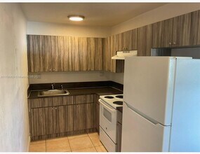 6780 SW 44th St in Miami, FL - Building Photo - Building Photo
