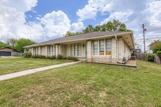 5313 Basswood Ln in Austin, TX - Foto de edificio - Building Photo