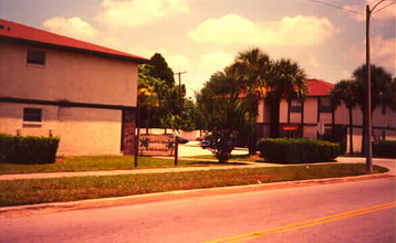 Danube Apartments in Orlando, FL - Foto de edificio - Building Photo