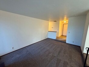 2907 Moraga Ave SE in Albany, OR - Building Photo - Building Photo