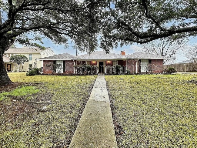 property at 4807 Country Club View