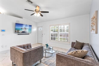 812 NW 6th Ave in Boynton Beach, FL - Building Photo - Building Photo