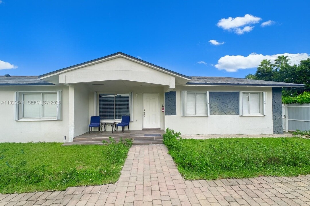 15720 NW 44th Ct in Opa Locka, FL - Building Photo