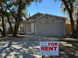 1015 Arrowhead Trail in San Antonio, TX - Building Photo