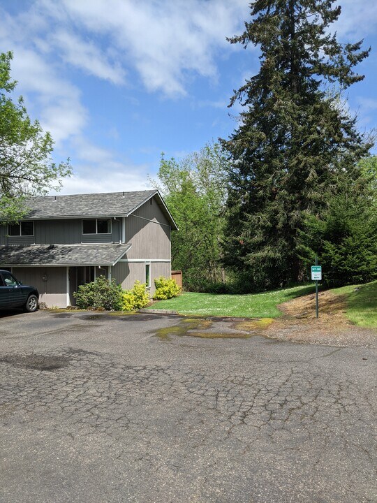 3875 NW Chemult Pl, Unit 3877 in Portland, OR - Building Photo
