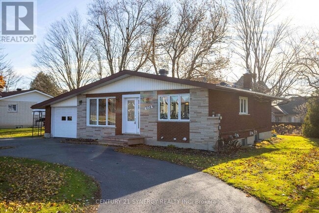 828 Notre-Dame St in Embrun, ON - Building Photo - Building Photo
