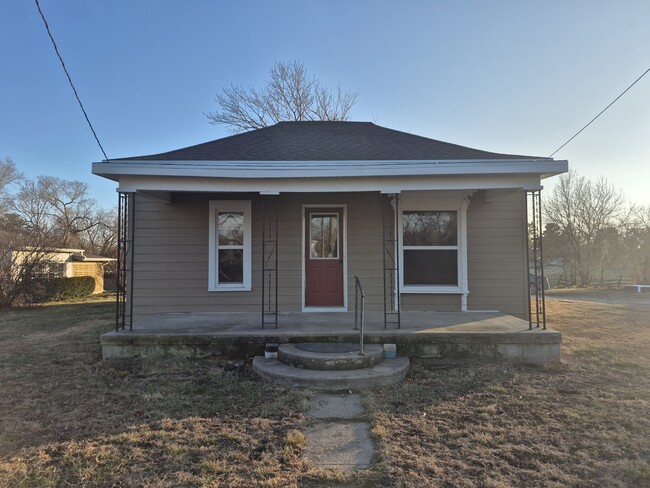 property at 1003 5th St