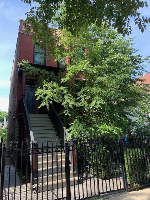 1718 W Carmen Ave in Chicago, IL - Building Photo